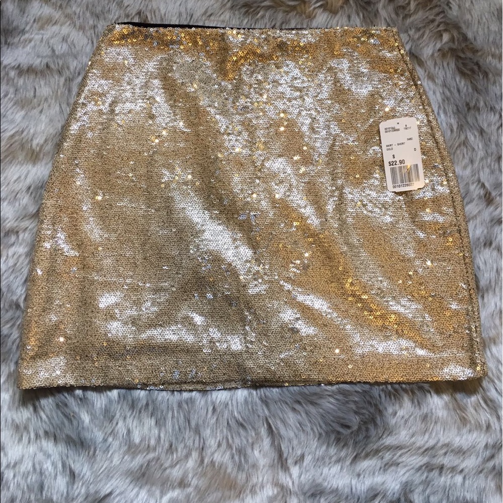 Forever 21 skirt gold ⭐️!