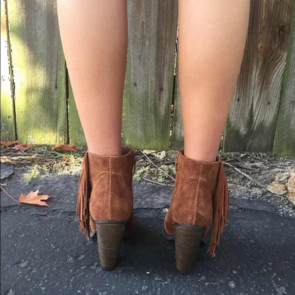 NIB Rust Cognac Boho Fringe Distressed Tan Booties - Picture 4 of 5