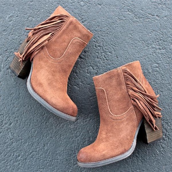 NIB Rust Cognac Boho Fringe Distressed Tan Booties - Picture 2 of 5