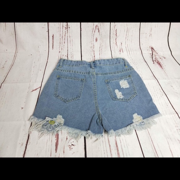 🌼Daisy🌼 Jeans Shorts - Picture 2 of 3