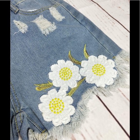 🌼Daisy🌼 Jeans Shorts - Picture 3 of 3