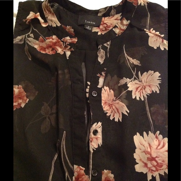 Beautiful Floral Blouse - Picture 2 of 2