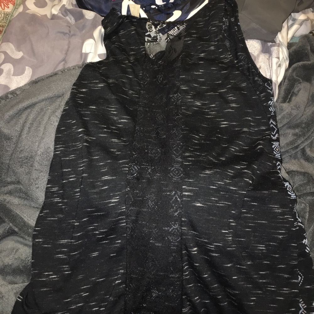 Patterned tank - Picture 2 of 2