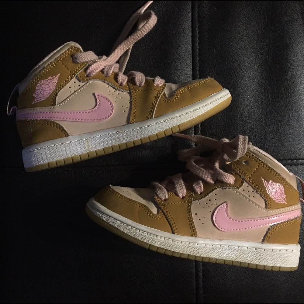 Nike Jordans retro Lola bunny air girls size 11