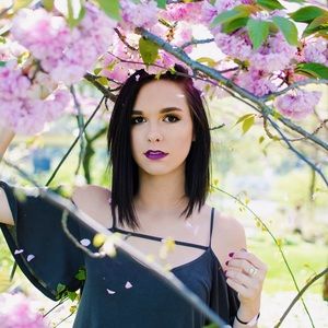 Meet your Posher, Emilee