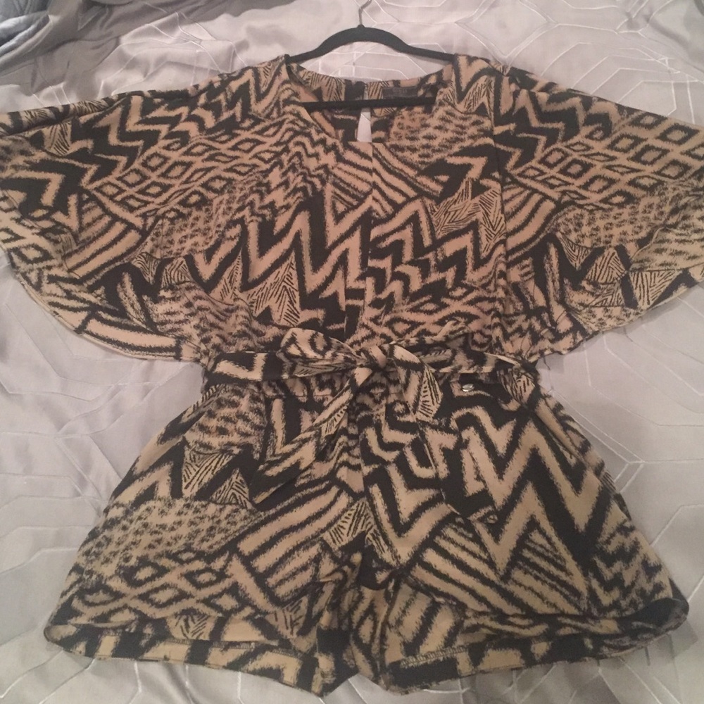 One piece jumper with safari print