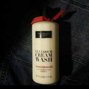 VS Pomegranate cream wash
