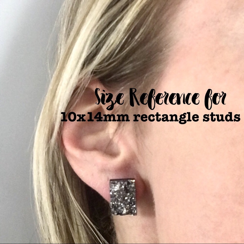 3 for 15🎀 Grey faux druzy rectangular studs - Picture 5 of 5