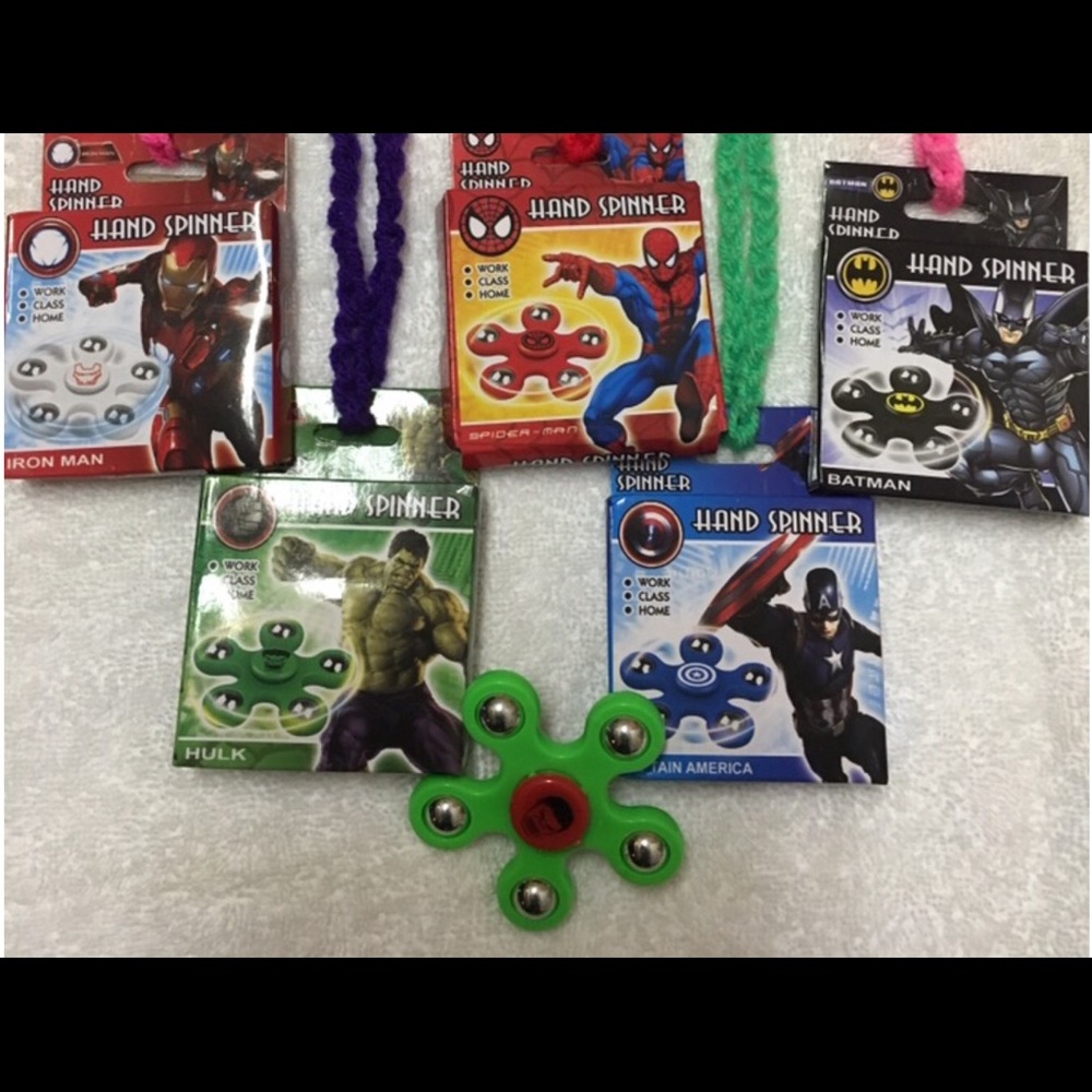 2 FIDGET SPINNERS