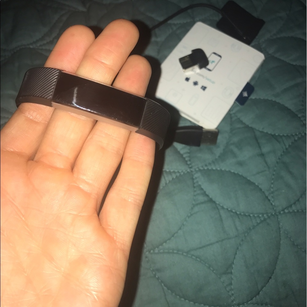Fitbit Alta, small- black