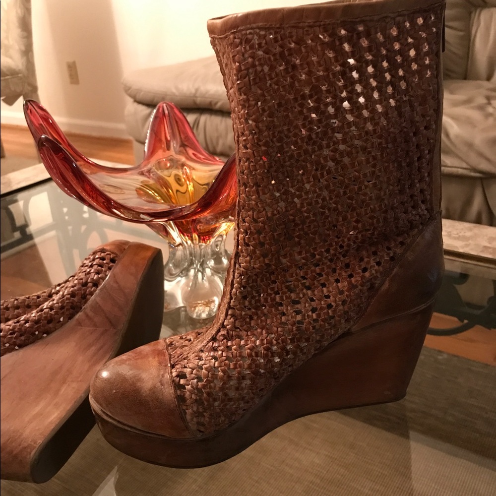 Authentic Bed Stu Platform Wedge 💕