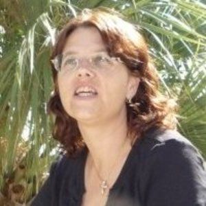 Meet your Posher, Leona