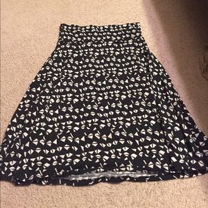 Lularoe azure skirt size small black and white