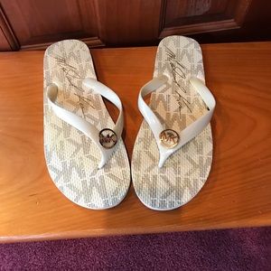Michael kors flip flops