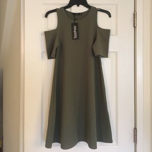 Boohoo cold shoulder dress NWT