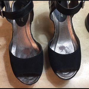 Kenneth Cole Reaction wedge, suede sandal/shoes.