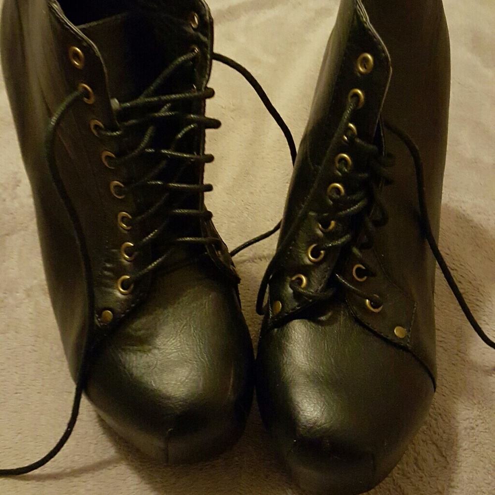Platform ankle boots