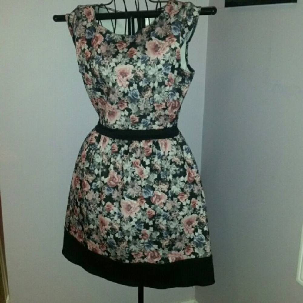 Sleeveless Spring / Summer Floral dress