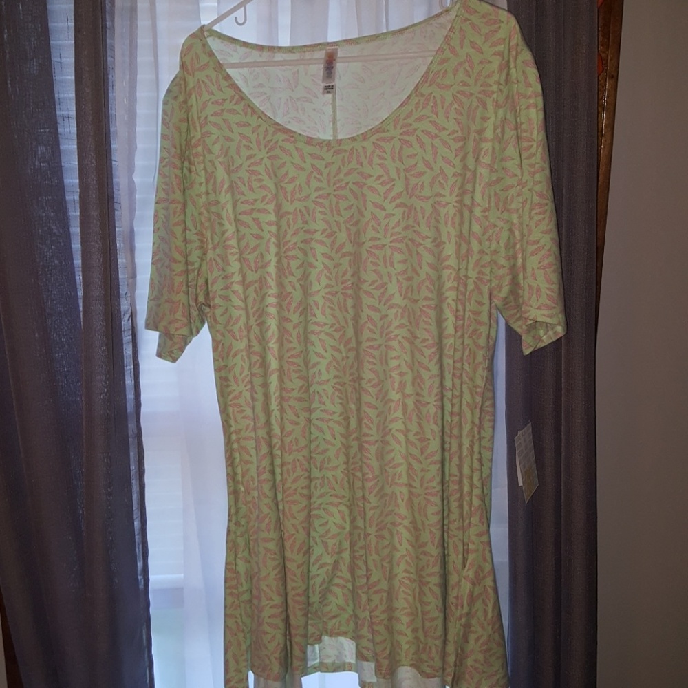 NWT Lularoe Perfect T