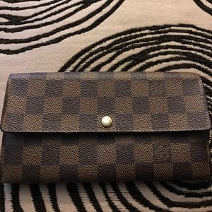 Authentic Sarah wallet!! I'm great condition