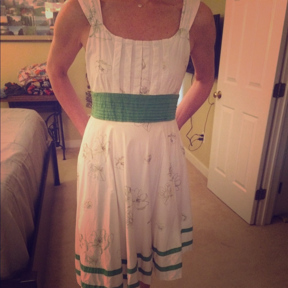Cute green & white dress