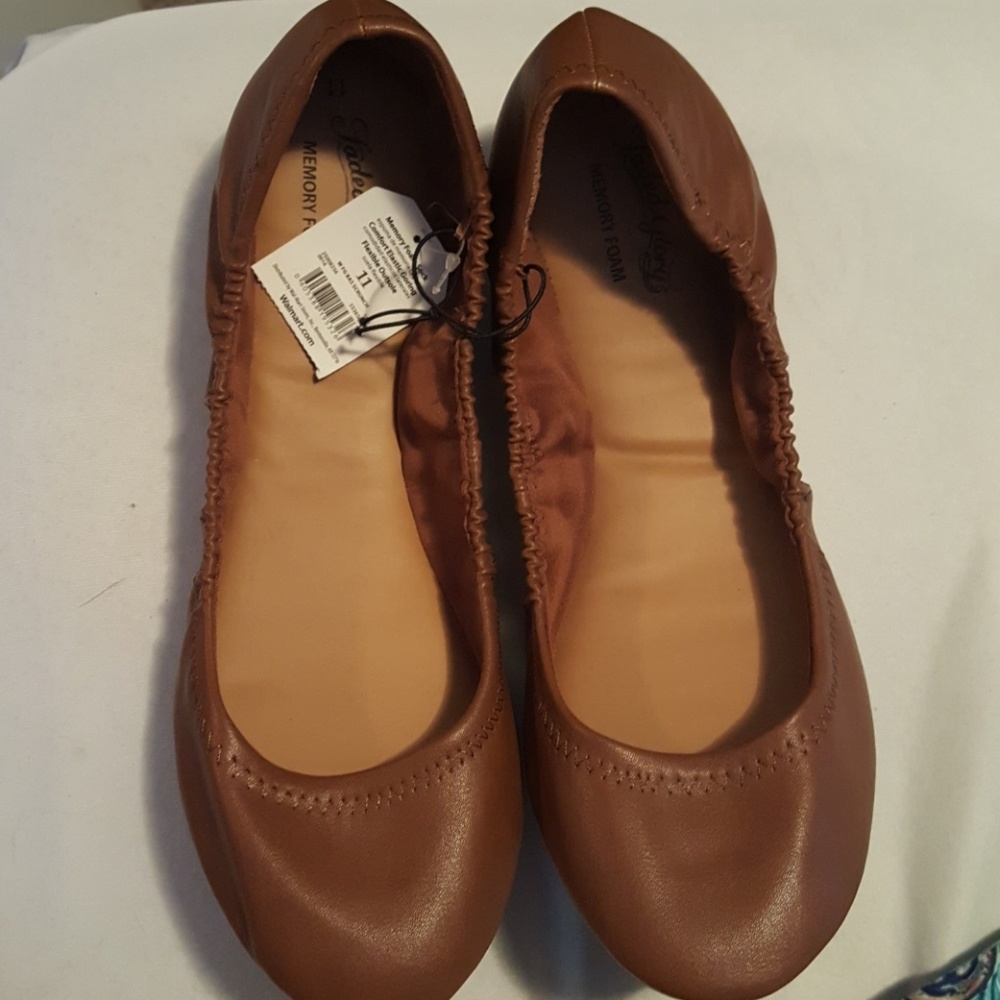 NWT tan ballet flats
