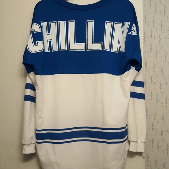 "CHILLIN'" sweater - Picture 2 of 3