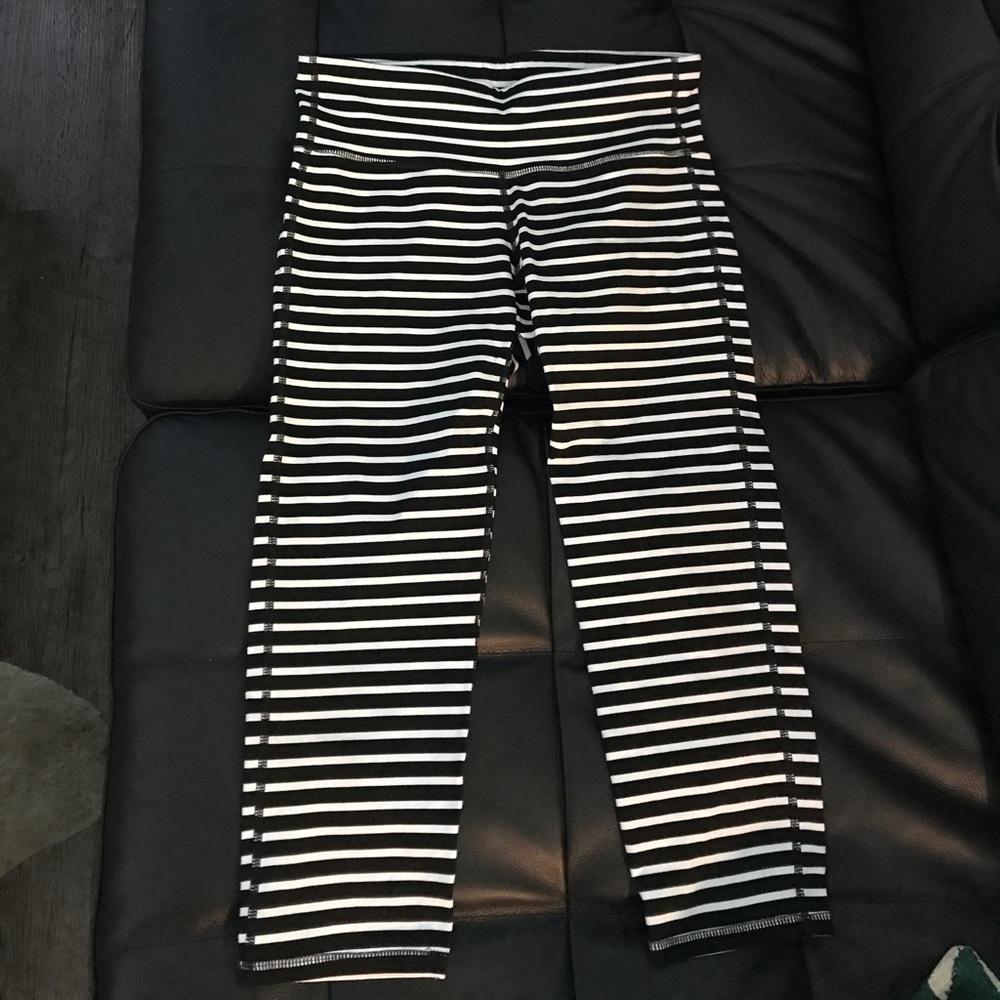 Athleta leggings: Stripes Chatauranga (capris)