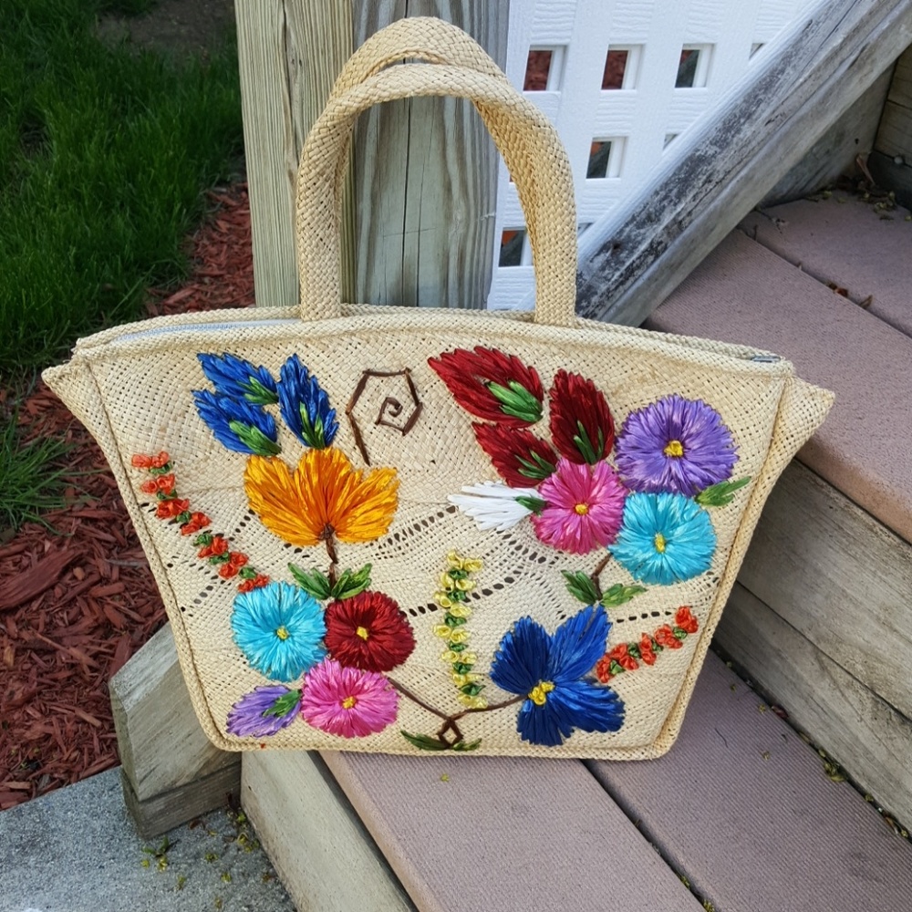 Vintage straw handbag...10 " down 15" across  top