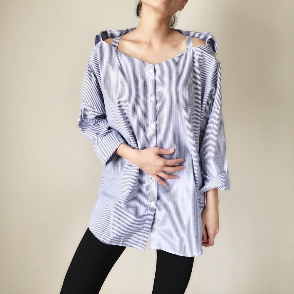 Oxford boyfriend shirt with off shoulder. Sale - Picture 3 of 3