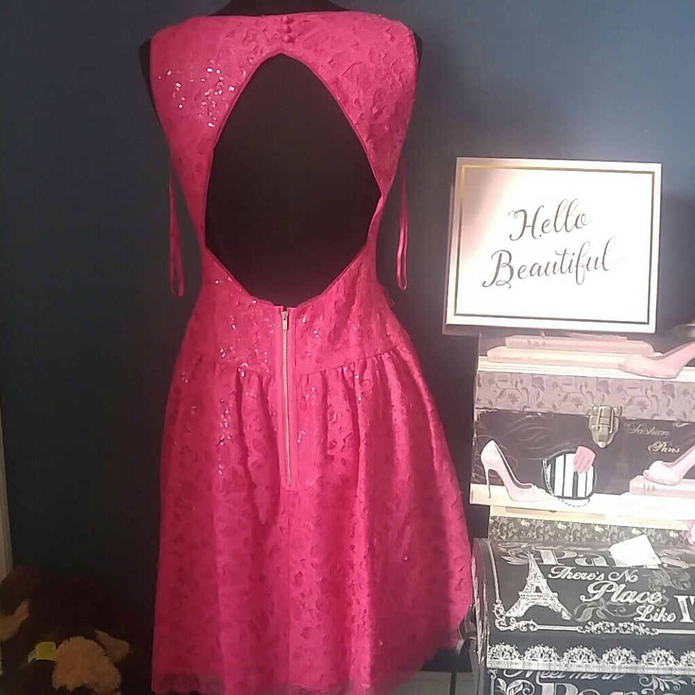 ❤️BCBG Open-Back Dress❤️ - Picture 2 of 4