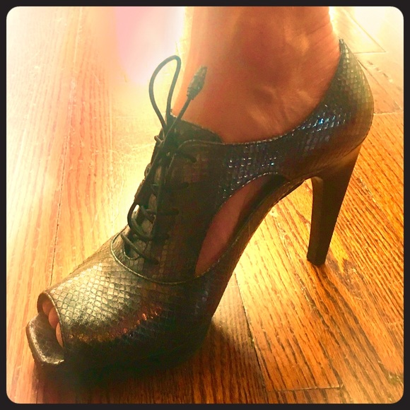Stuart Weitzman lace up heals - Picture 1 of 2