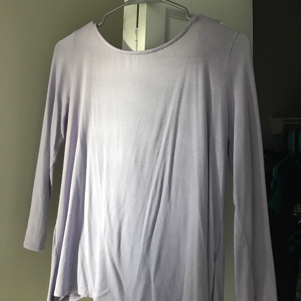 Lavender top with 🎀 on the back!