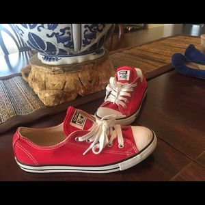 converse All Star tennis shoes