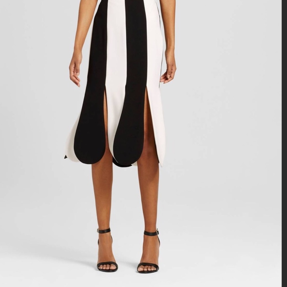 💥HP💥Victoria Beckham Black & White Scallop Skirt