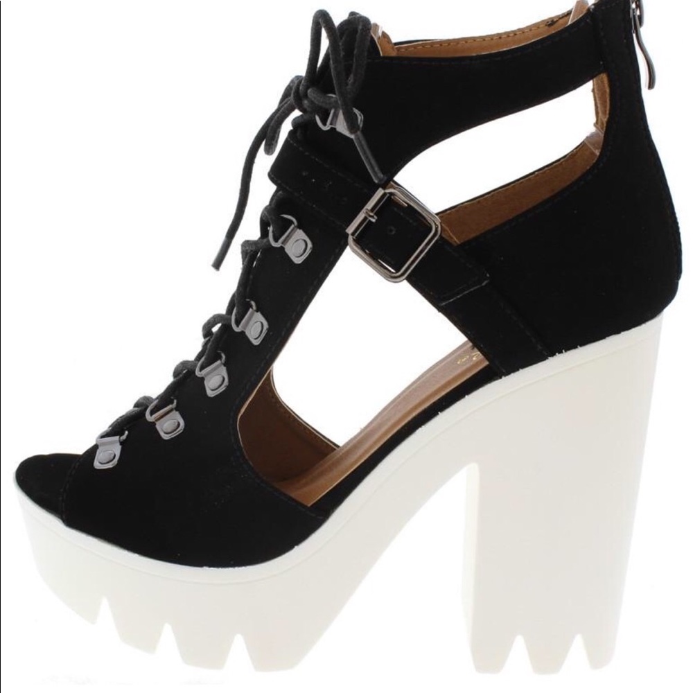 Black & white platform heels peep toe size 7