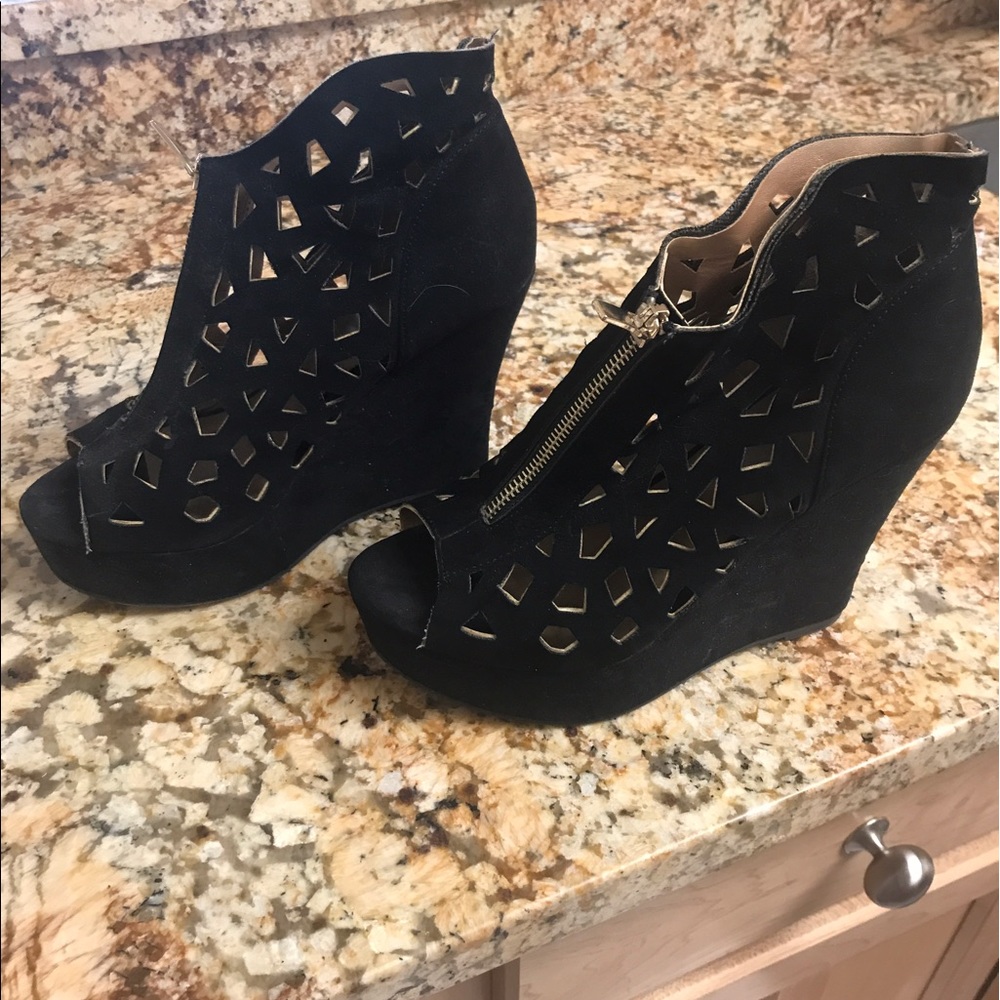 Gorgeous open toed wedges- size 8