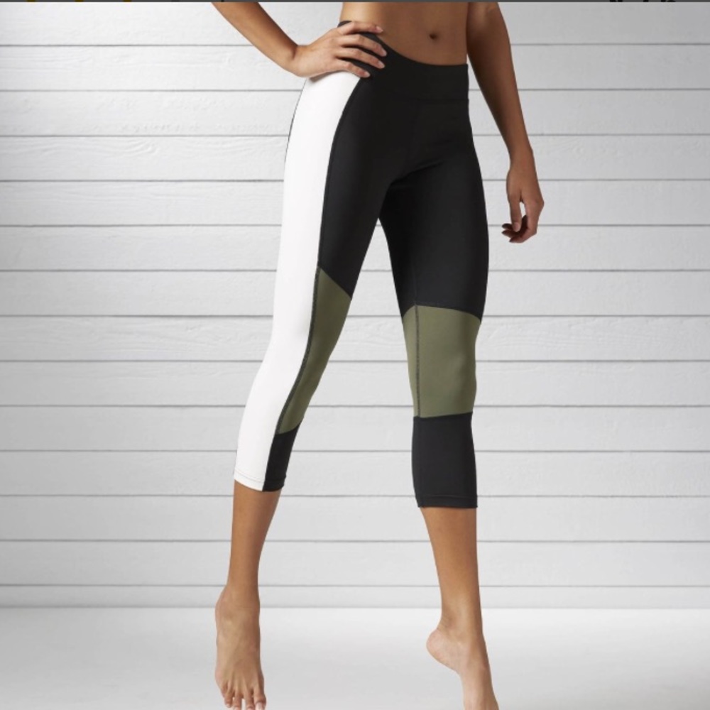🚨LAST CHANCE🚨 Reebok Capri NWT