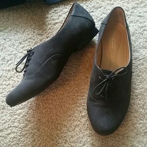 Naturalizer faux suede  gray shoes