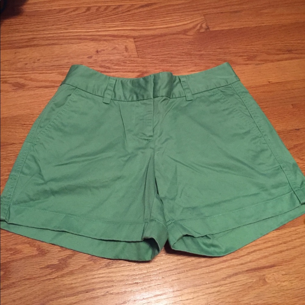 Vineyard Vines 5 in Light Green Shorts