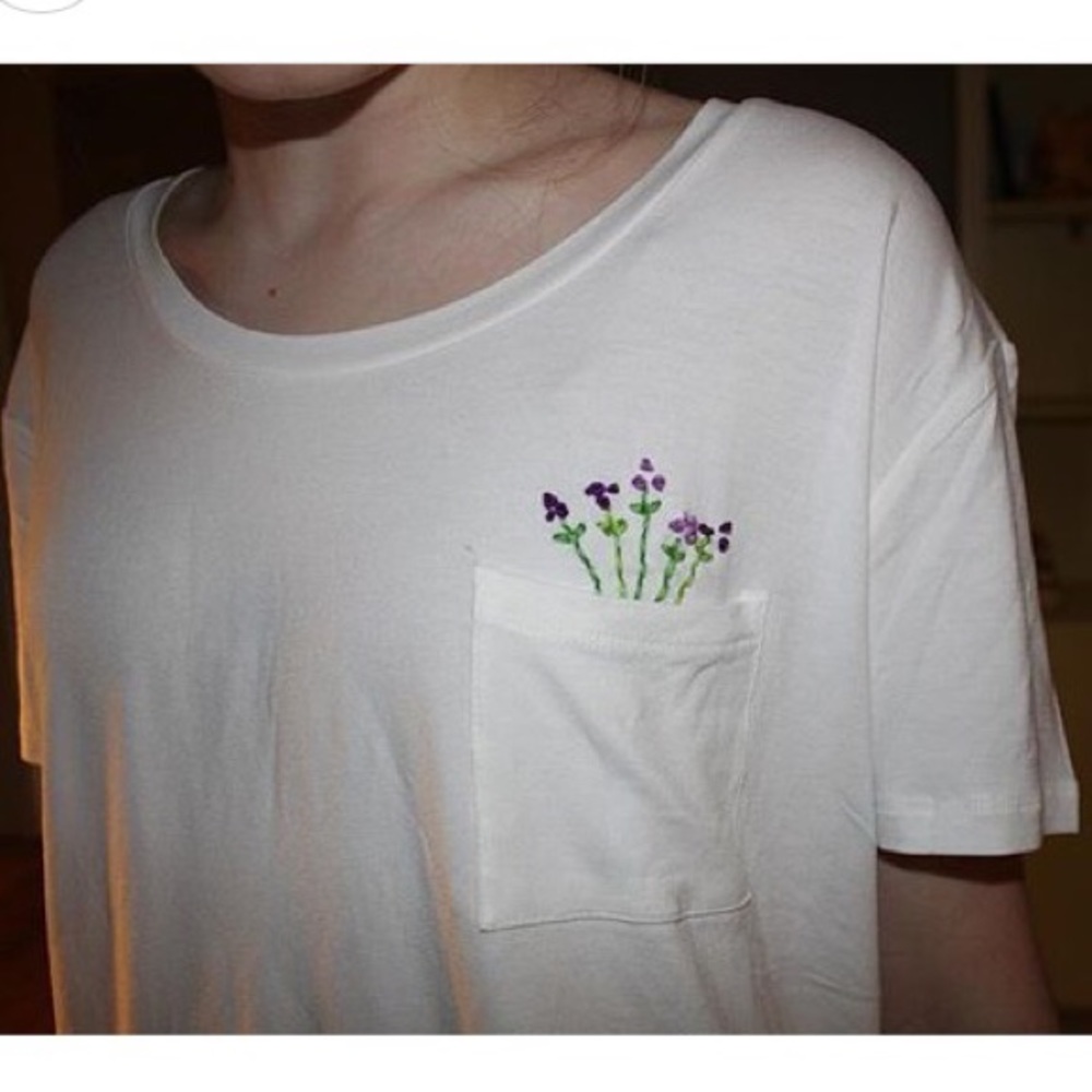 White hand embroidered tee