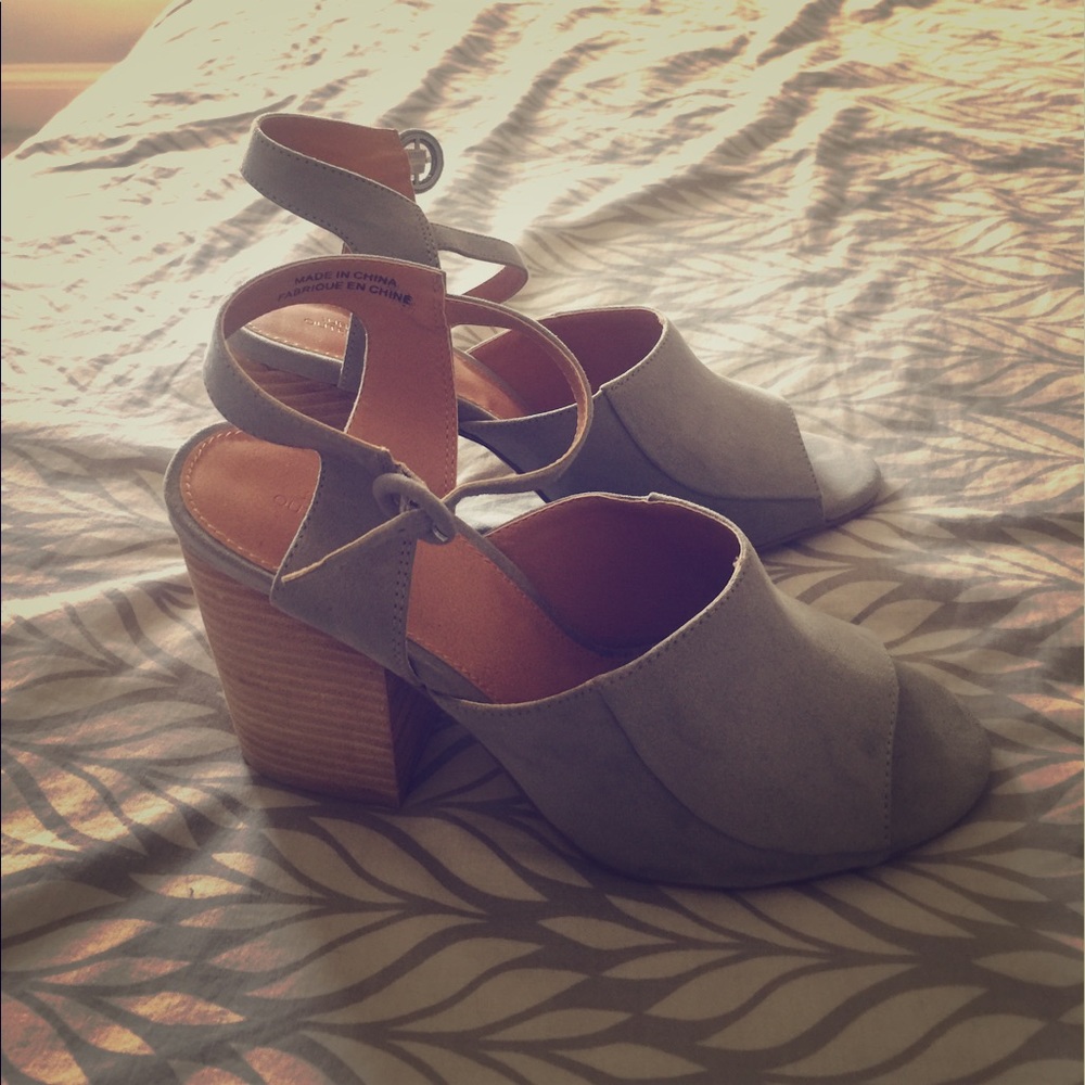 Brand-new urban outfitters heeled sandals!