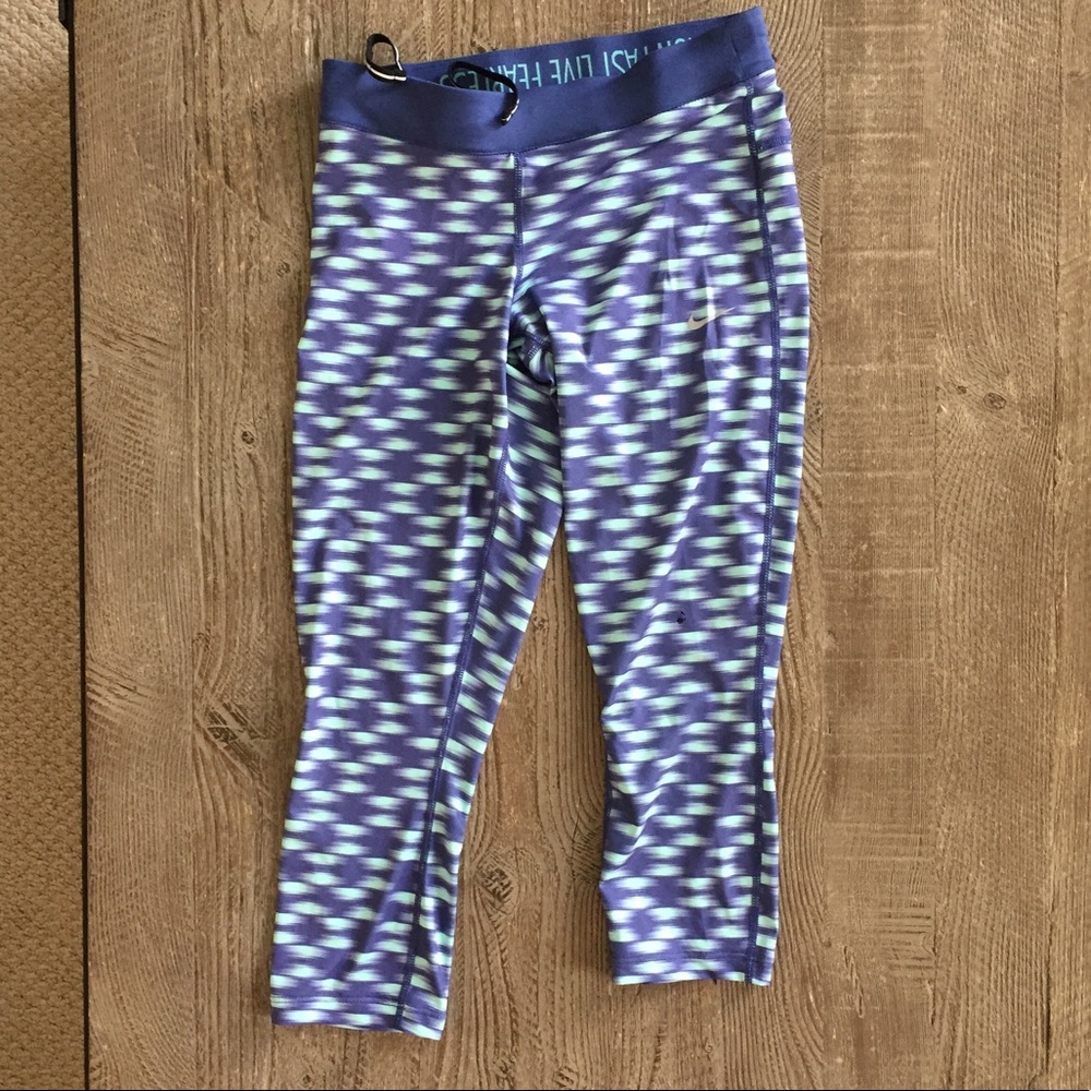Nike crop legging - size small