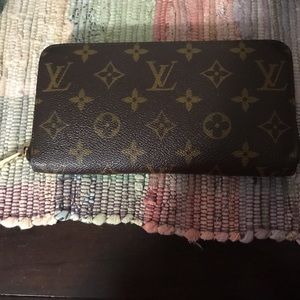 Price lowered * Louis Vuitton Zippy Wallet💯