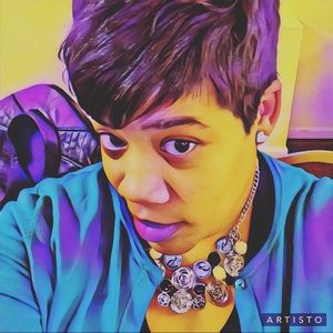 Meet your Posher, Nikia