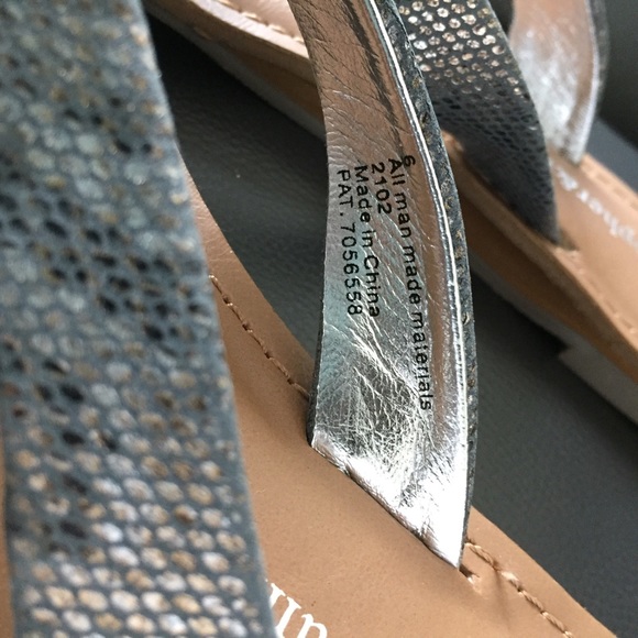 BRAND NEW christopher and banks flip flops - Picture 3 of 4