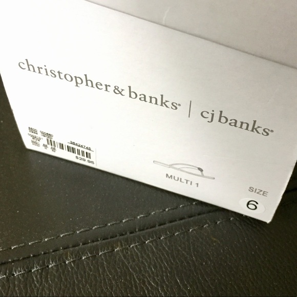 BRAND NEW christopher and banks flip flops - Picture 4 of 4