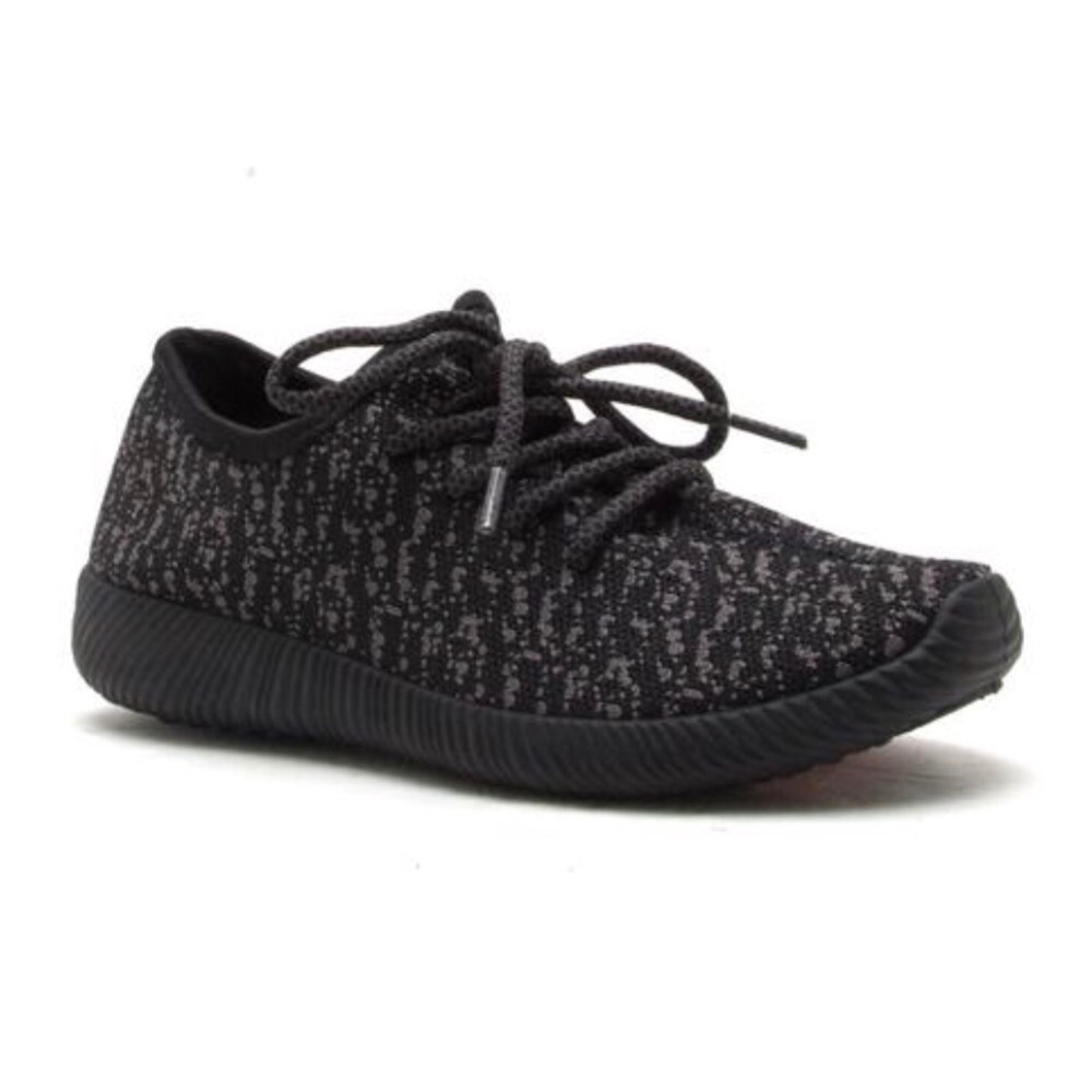 Black Light Weight Sneakers