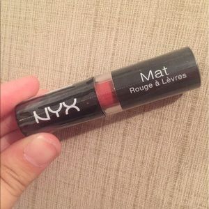 NYX Lipstick Strawberry Daiquiri