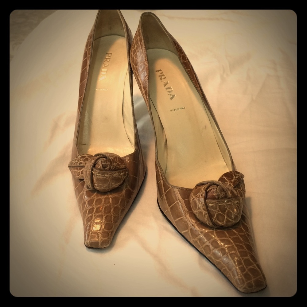 Gorgeous Prada pumps!